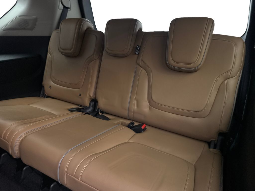 Used 2025 INFINITI QX80 Luxe AWD/4WD image 40