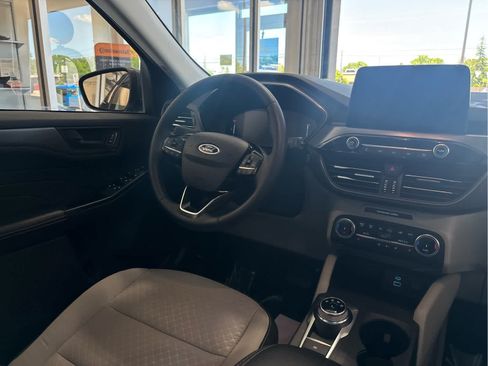 Certified 2023 Ford Escape Active AWD/4WD image 9