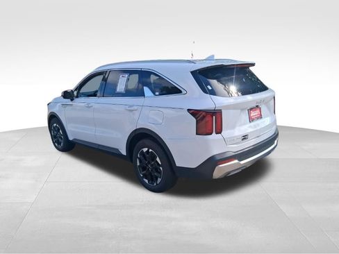 Used 2024 Kia Sorento S w/ Panoramic Sunroof Package FWD image 3