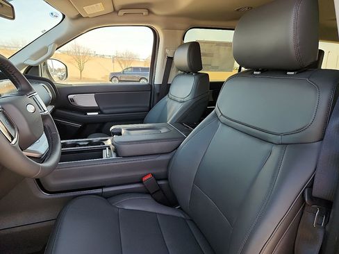 New 2026 Ford Expedition Active image 7