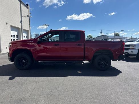 Used 2021 Chevrolet Silverado 1500 LT Trail Boss w/ Convenience Package II AWD/4WD image 2