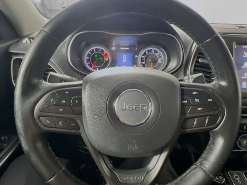 Used 2019 Jeep Cherokee Trailhawk w/ Cold Weather Group image 18