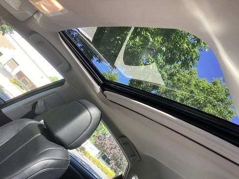 Used 2016 Toyota Avalon Limited w/ Toyota Safety Sense Package FWD image 4