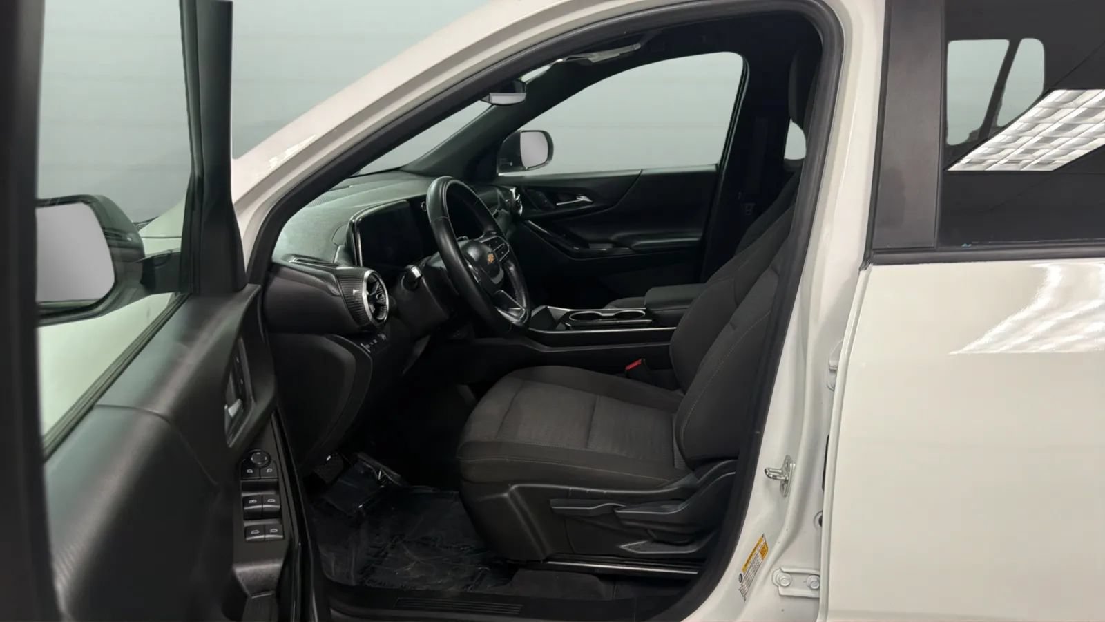 Used 2025 Chevrolet Equinox LT FWD image 21