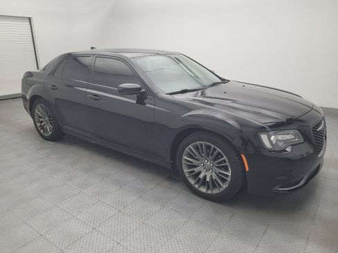 Used 2019 Chrysler 300 Touring w/ Sport Appearance Package RWD image 11