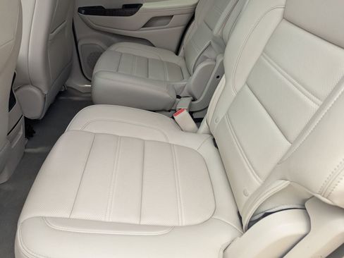 Used 2023 GMC Acadia Denali image 16