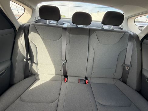 Used 2025 Kia K4 LXS image 37