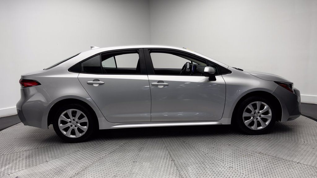 Used 2024 Toyota Corolla LE FWD image 37