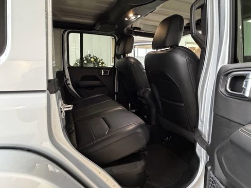 Used 2023 Jeep Wrangler Unlimited Sahara w/ Cold Weather Group image 17