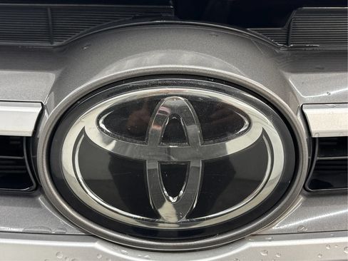 Used 2019 Toyota Highlander XLE AWD/4WD image 34
