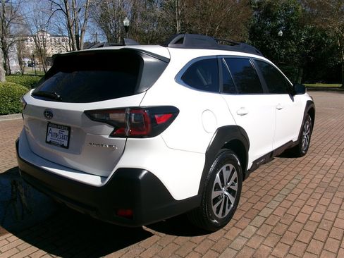 Used 2023 Subaru Outback Premium AWD/4WD image 5