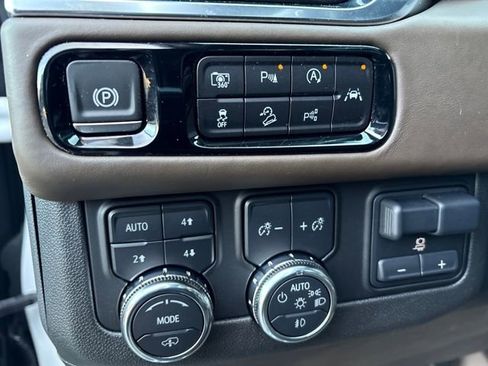 Certified 2025 GMC Yukon Denali Ultimate w/ LPO, Floor Liner Package image 16