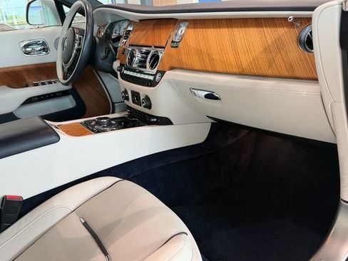 Used 2017 Rolls-Royce Dawn RWD image 13