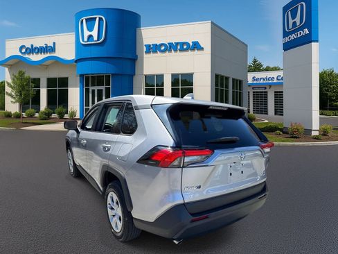 Used 2023 Toyota RAV4 LE AWD/4WD image 4