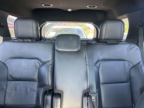 Used 2018 Ford Explorer XLT w/ Equipment Group 202A AWD/4WD image 17