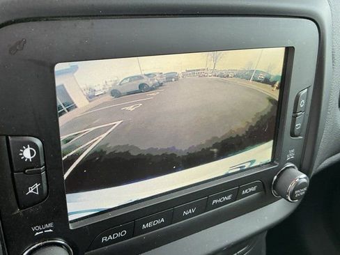 Used 2015 Jeep Renegade Latitude w/ Popular Equipment Group image 27