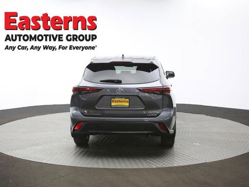 Used 2024 Toyota Highlander LE image 38