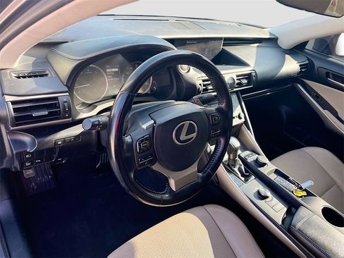 Used 2017 Lexus IS 200t image 9