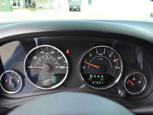 Used 2011 Jeep Wrangler Unlimited Sahara w/ Dual Top Group image 15