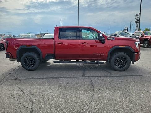 Used 2025 GMC Sierra 2500 AT4 w/ Technology Package AWD/4WD image 4