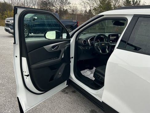 New 2025 Chevrolet Blazer LT w/ Midnight/Sport Edition image 12