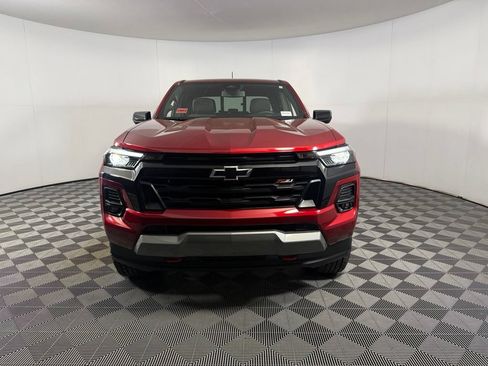 Used 2025 Chevrolet Colorado Z71 w/ Z71 Convenience Package 2 AWD/4WD image 3