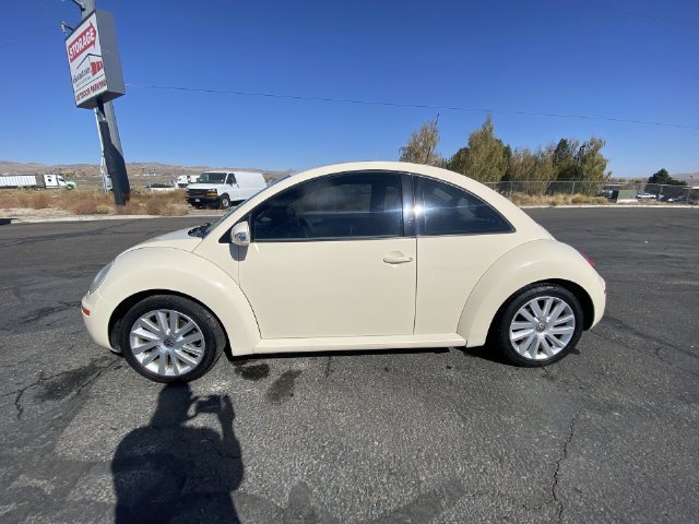 Used 2008 Volkswagen Beetle S FWD image 5