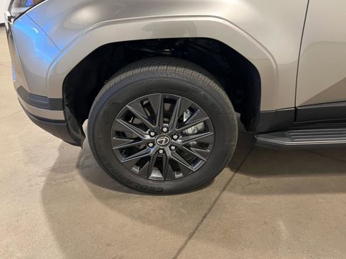 Used 2024 Lexus GX 550 w/ Accessory Package (31) image 44