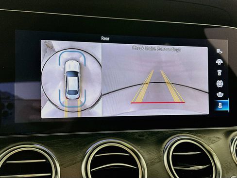 Used 2023 Mercedes-Benz E 350 Sedan image 15