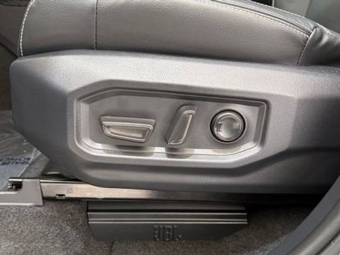 Used 2026 Toyota Tundra Limited AWD/4WD image 12