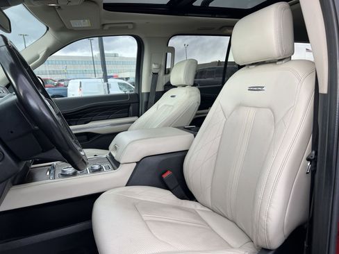 Used 2019 Ford Expedition Platinum image 13