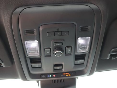 Used 2023 Chevrolet Tahoe Z71 w/ Z71 Off-Road Package AWD/4WD image 22