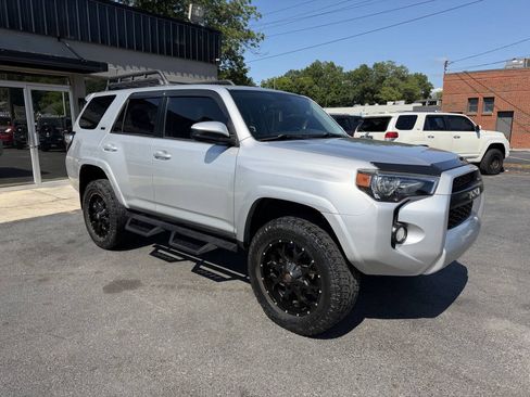 Used 2018 Toyota 4Runner SR5 RWD image 3