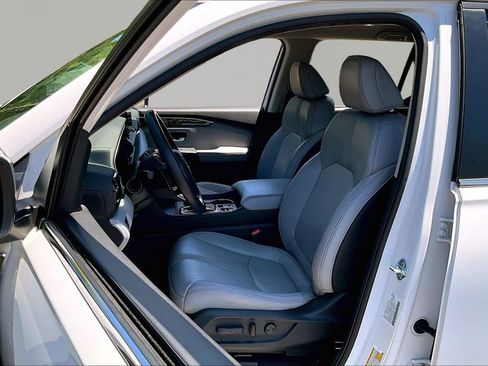 Used 2025 Honda Pilot EX-L image 17