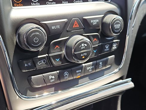 Used 2018 Jeep Grand Cherokee Limited AWD/4WD image 17