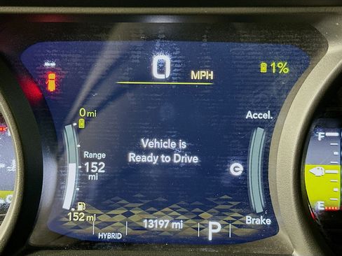 Used 2024 Jeep Wrangler Unlimited w/ LED Headlamp & Fog Lamp Group AWD/4WD image 18