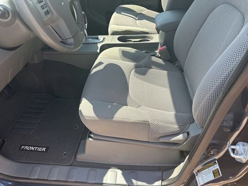 Used 2021 Nissan Frontier SV image 7