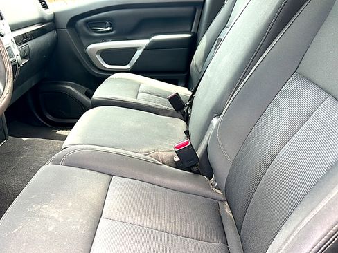 Used 2017 Nissan Titan SV RWD image 6