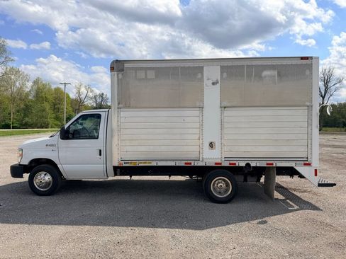 Used 2013 Ford E-450 and Econoline 450 Super Duty w/ PWR Locks & Windows Group RWD image 3