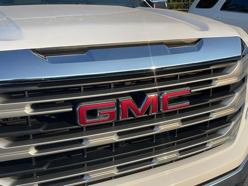 Used 2022 GMC Sierra 1500 SLE AWD/4WD image 4