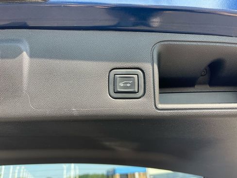 Used 2022 GMC Terrain SLT w/ Infotainment Package II image 31