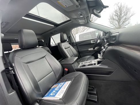 Used 2022 Ford Explorer Limited w/ Equipment Group 301A image 10