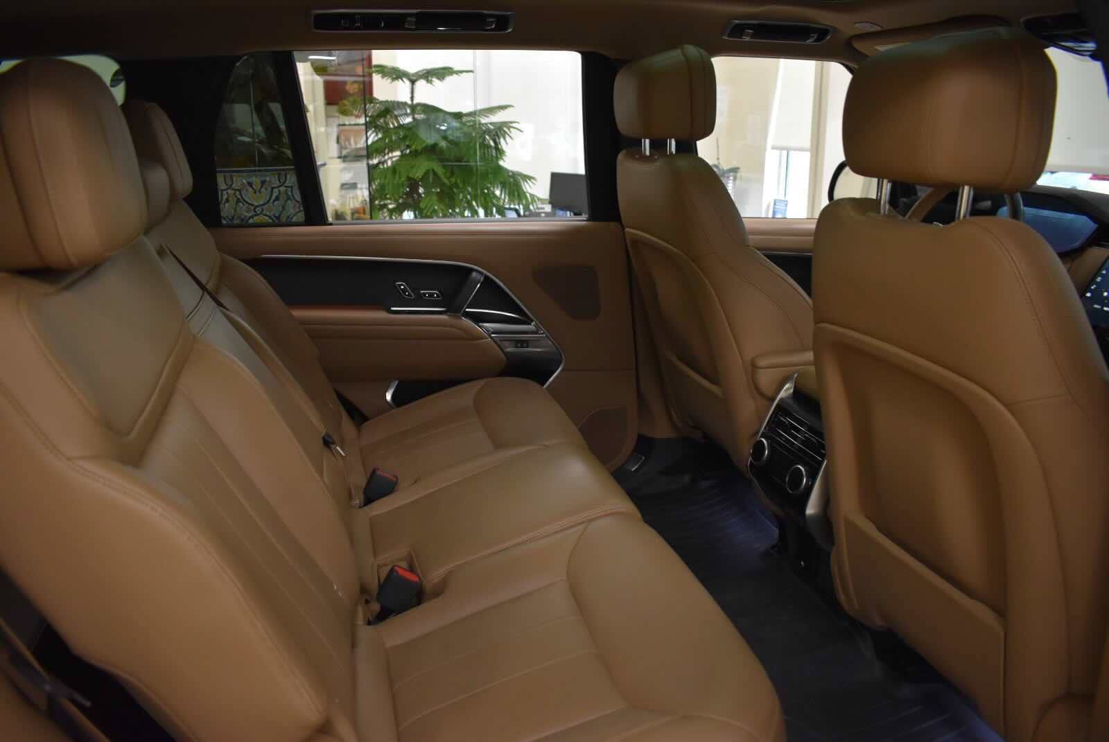 Used 2023 Land Rover Range Rover Long Wheelbase SE AWD/4WD image 46