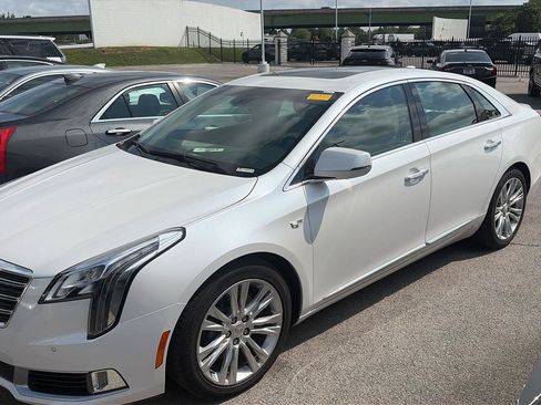 Used 2018 Cadillac XTS Luxury w/ Driver Awareness Package AWD/4WD image 2
