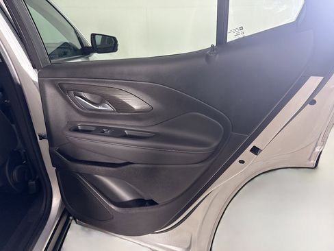 Used 2022 GMC Terrain SLE image 28