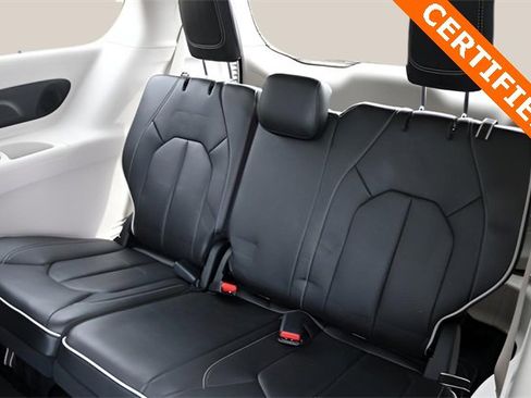 Used 2023 Chrysler Pacifica Limited image 16