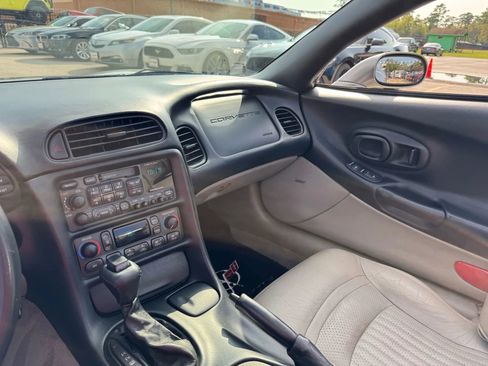 Used 2000 Chevrolet Corvette Convertible w/ Memory Pkg image 35