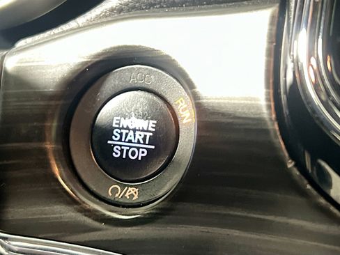 Used 2019 Jeep Grand Cherokee Limited w/ Luxury Group II image 24