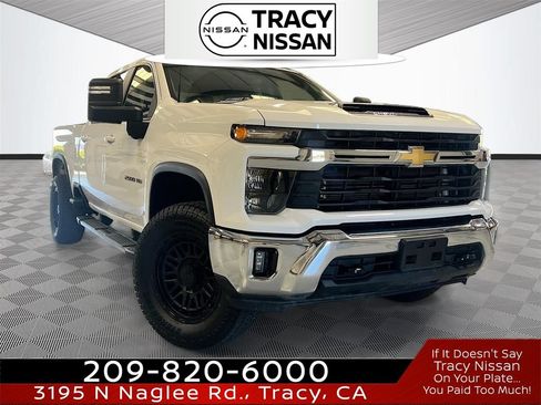Used 2025 Chevrolet Silverado 2500 LT w/ Convenience Package AWD/4WD image 1