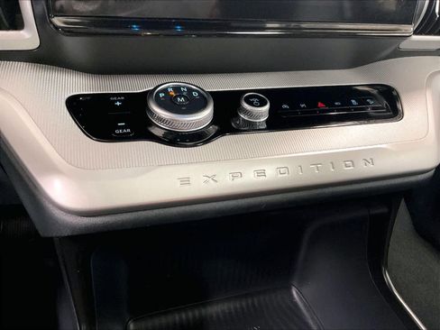 Used 2025 Ford Expedition Active image 27